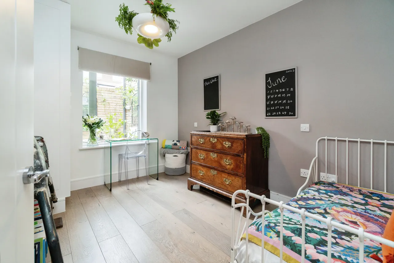 Longmans Mews, Raynes Park, SW20, photo 11