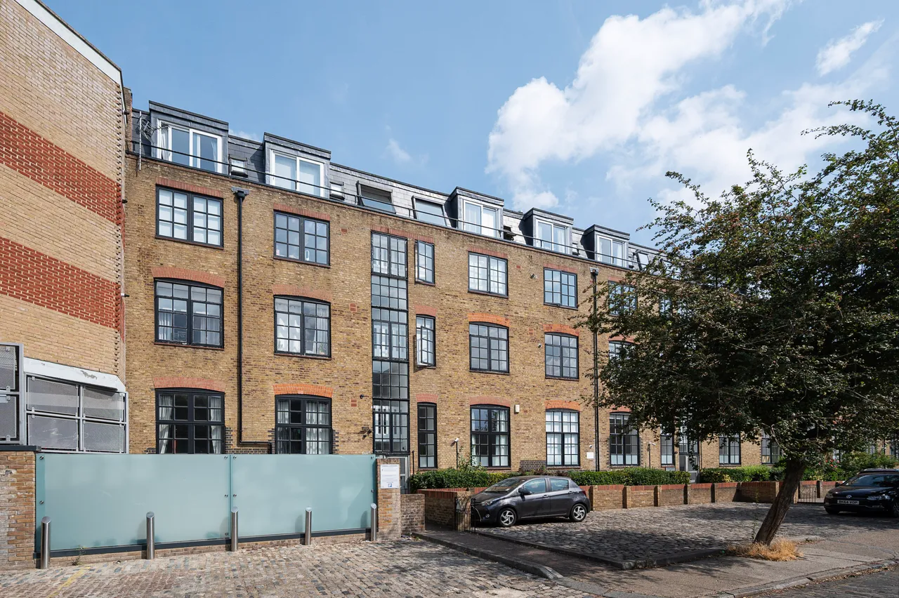 2 bed flat for sale, London, E2