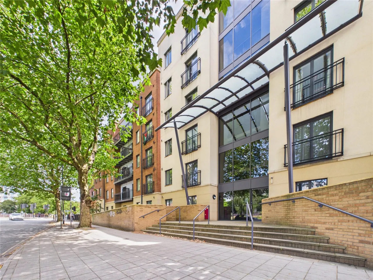 2 bed flat for sale, Squires Court, Bristol, BS3