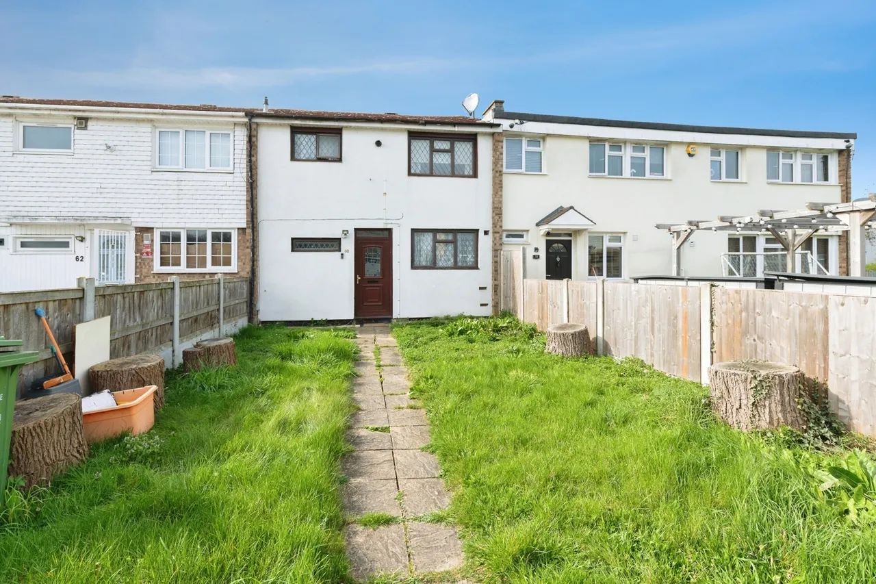 3 bed house for sale — Rochester Way, BASILDON, Essex, SS14