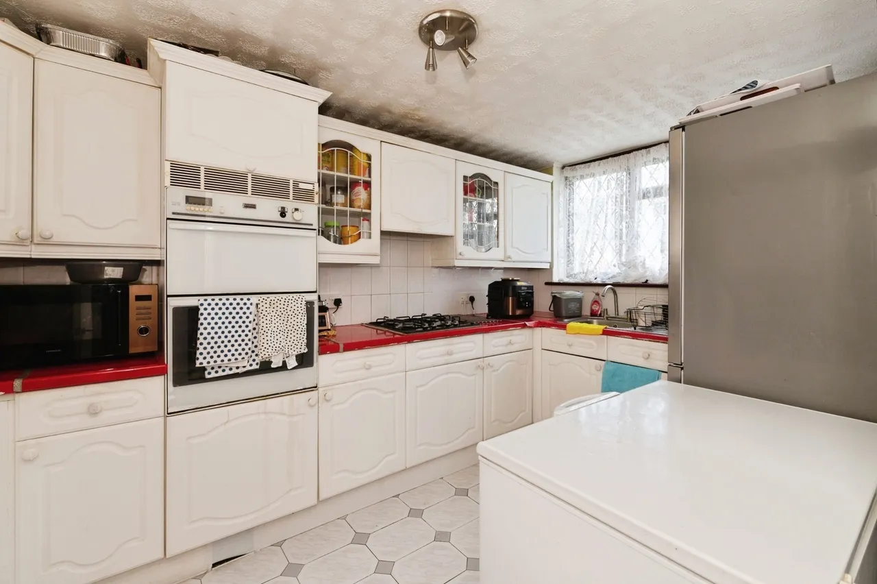 Rochester Way, BASILDON, Essex, SS14, photo 2