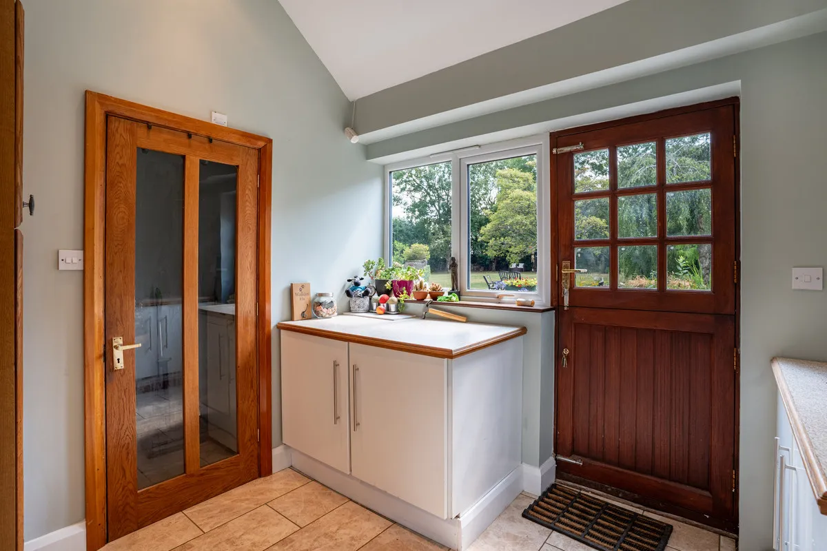 Saleway, Droitwich, WR9, photo 7