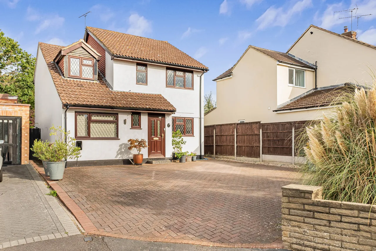 4 bed house for sale, Ewins Close, Ash, GU12