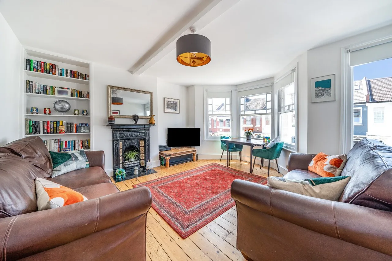 2 bed flat for sale, Rathcoole Avenue, Crouch End, N8