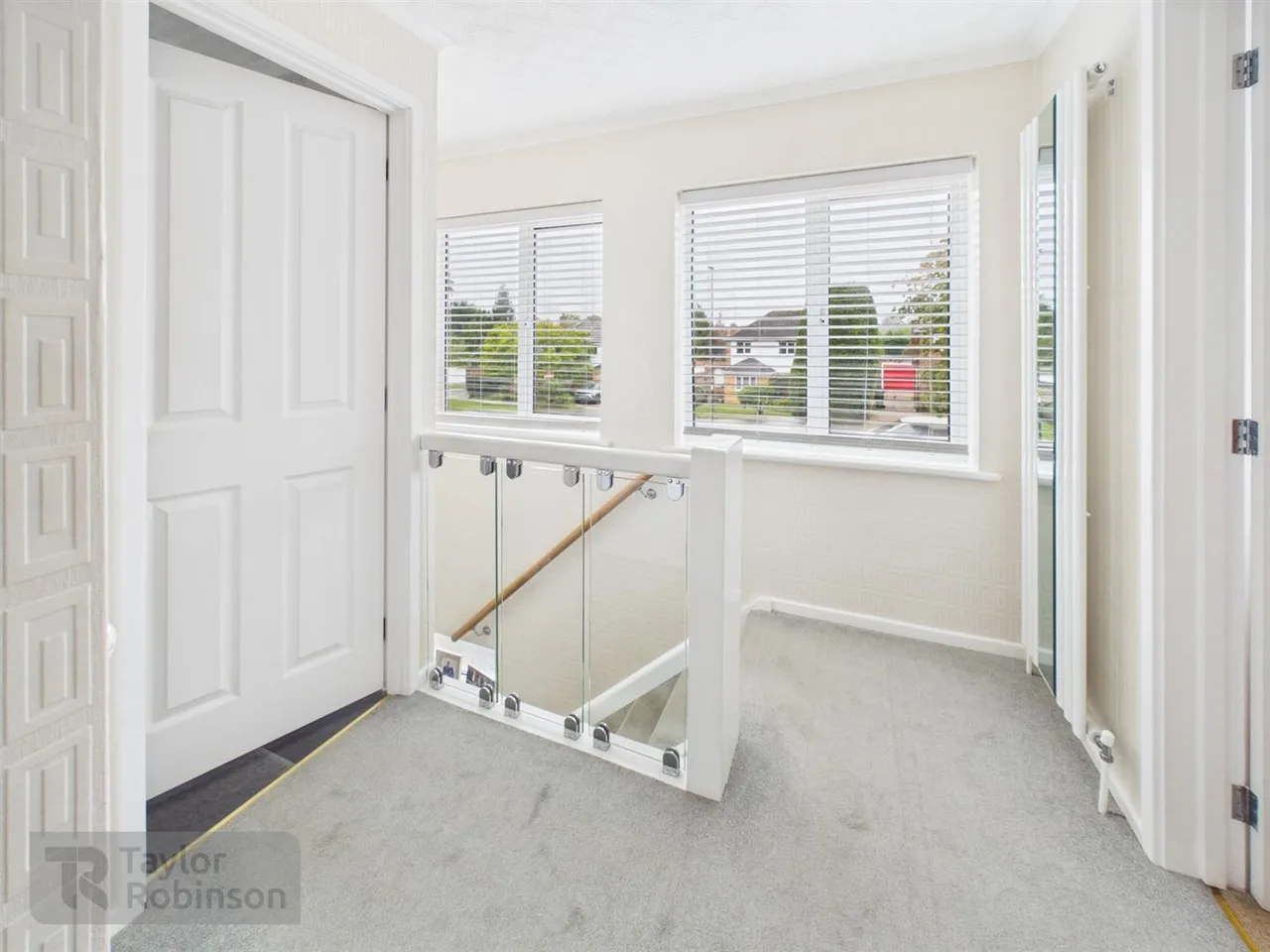 Grattons Drive, Pound Hill, RH10, photo 19