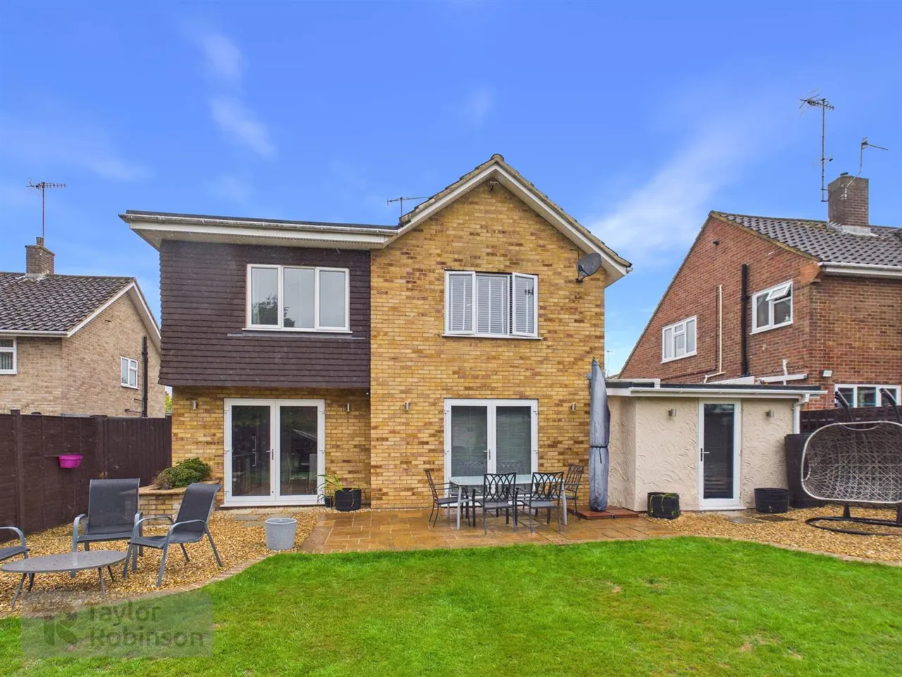 Grattons Drive, Pound Hill, RH10, photo 10