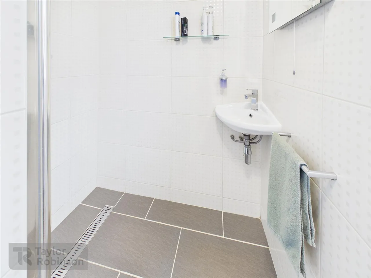 Grattons Drive, Pound Hill, RH10, photo 18