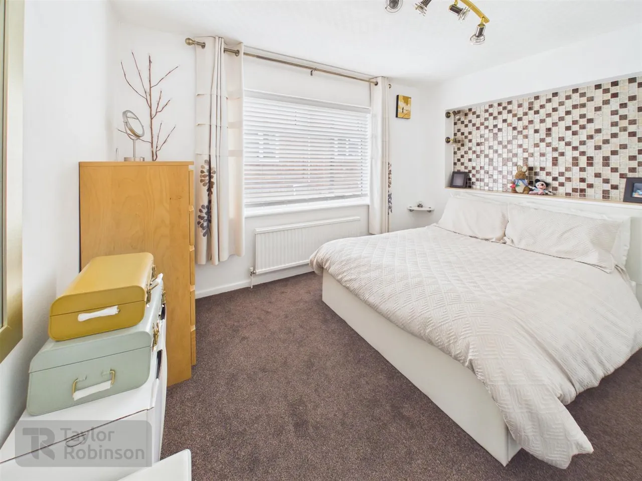 Grattons Drive, Pound Hill, RH10, photo 16