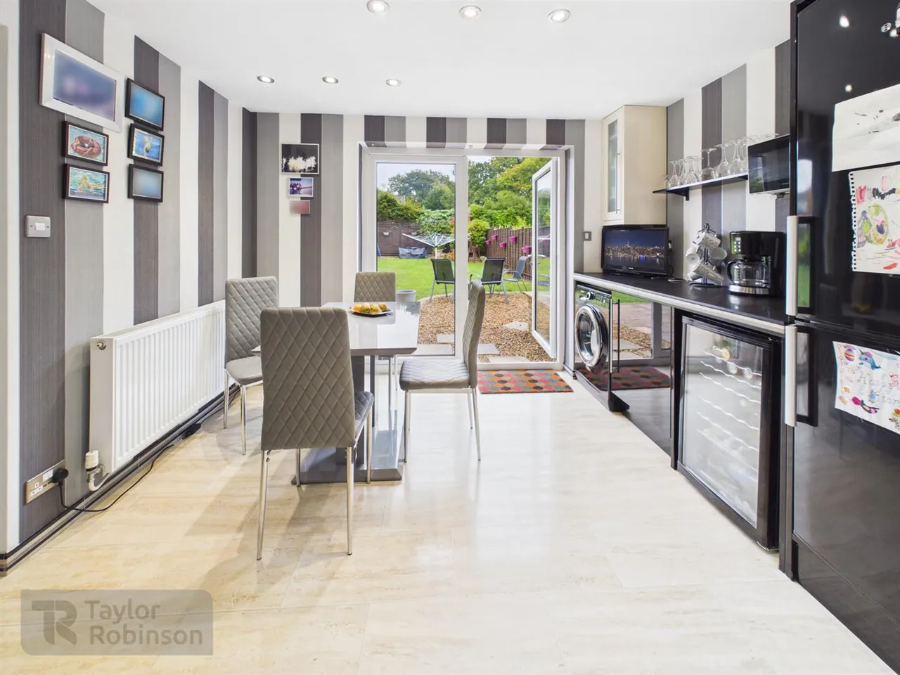 Grattons Drive, Pound Hill, RH10, photo 4
