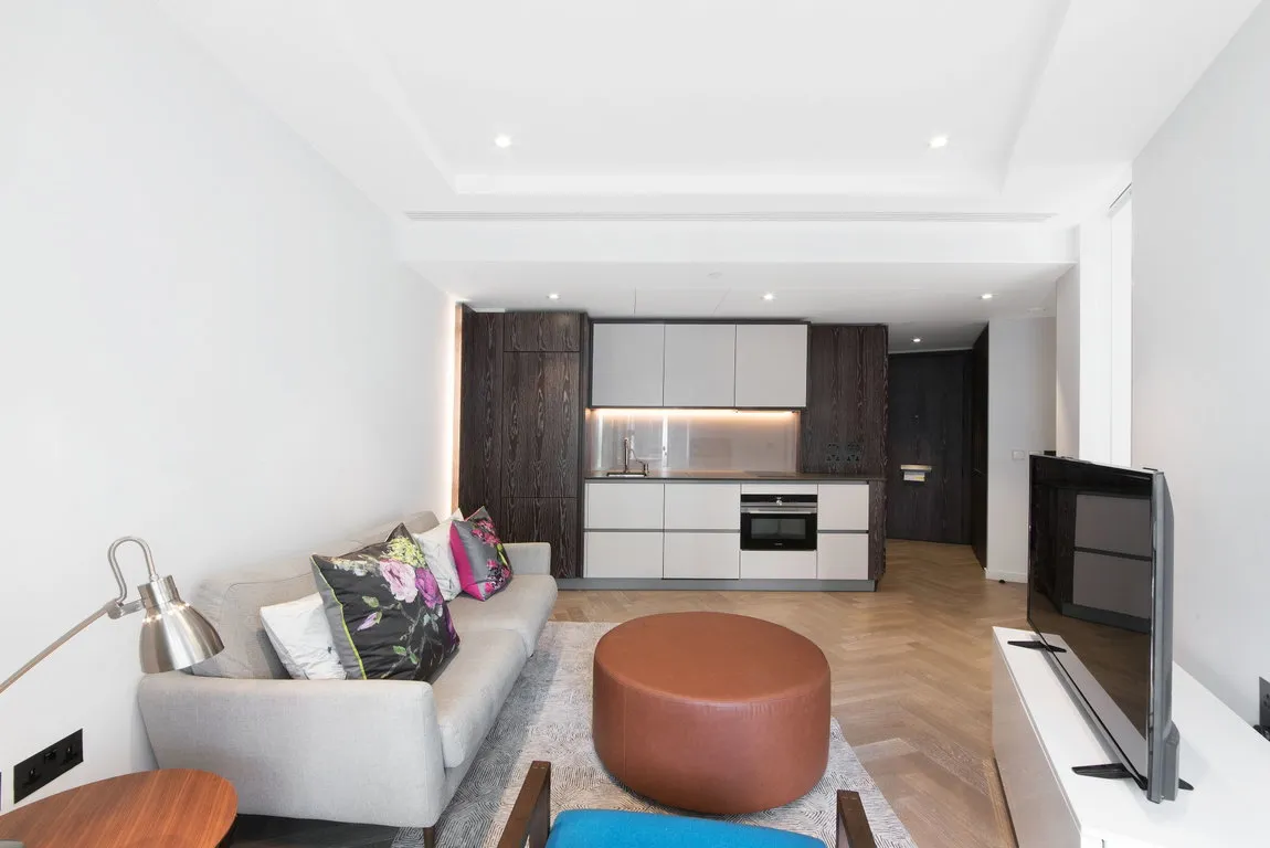 Circus Road West, London, SW11, photo 3