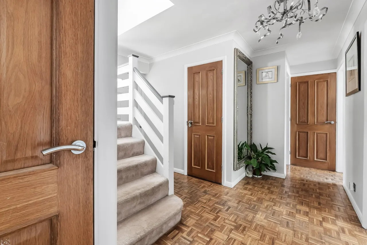 Gales Close, Merrow, GU4, photo 13
