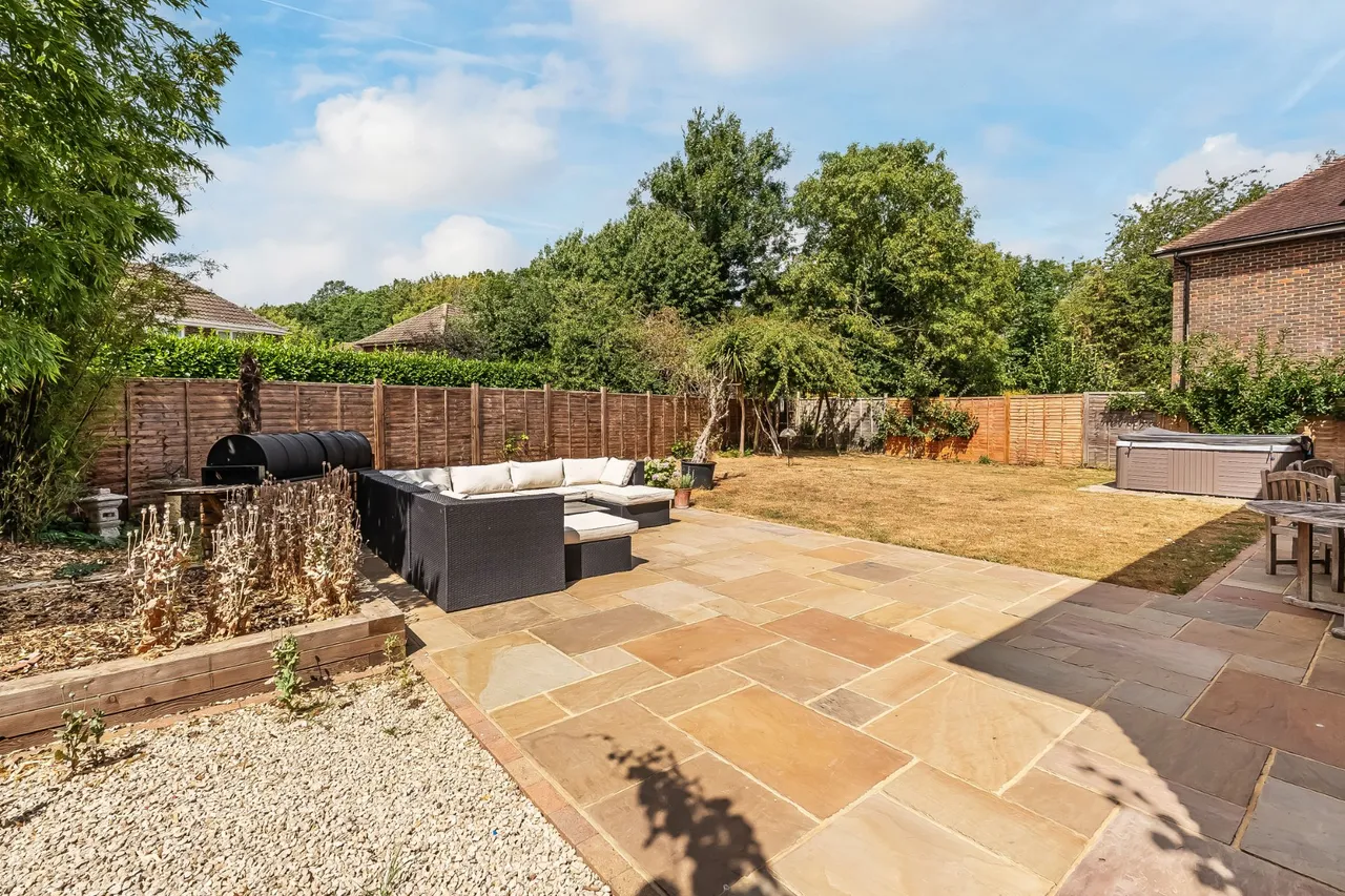 Gales Close, Merrow, GU4, photo 9