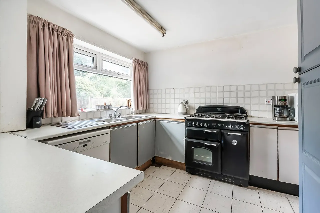 Gales Close, Merrow, GU4, photo 19