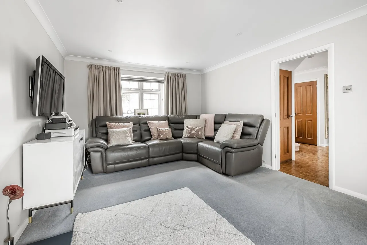 Gales Close, Merrow, GU4, photo 14