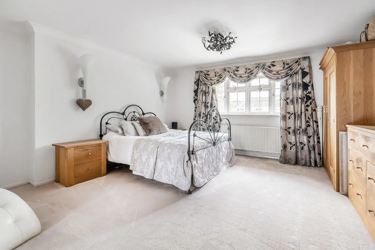 Gales Close, Merrow, GU4, photo 25