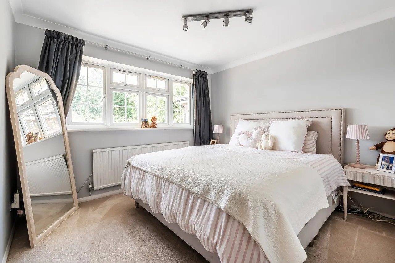 Gales Close, Merrow, GU4, photo 21