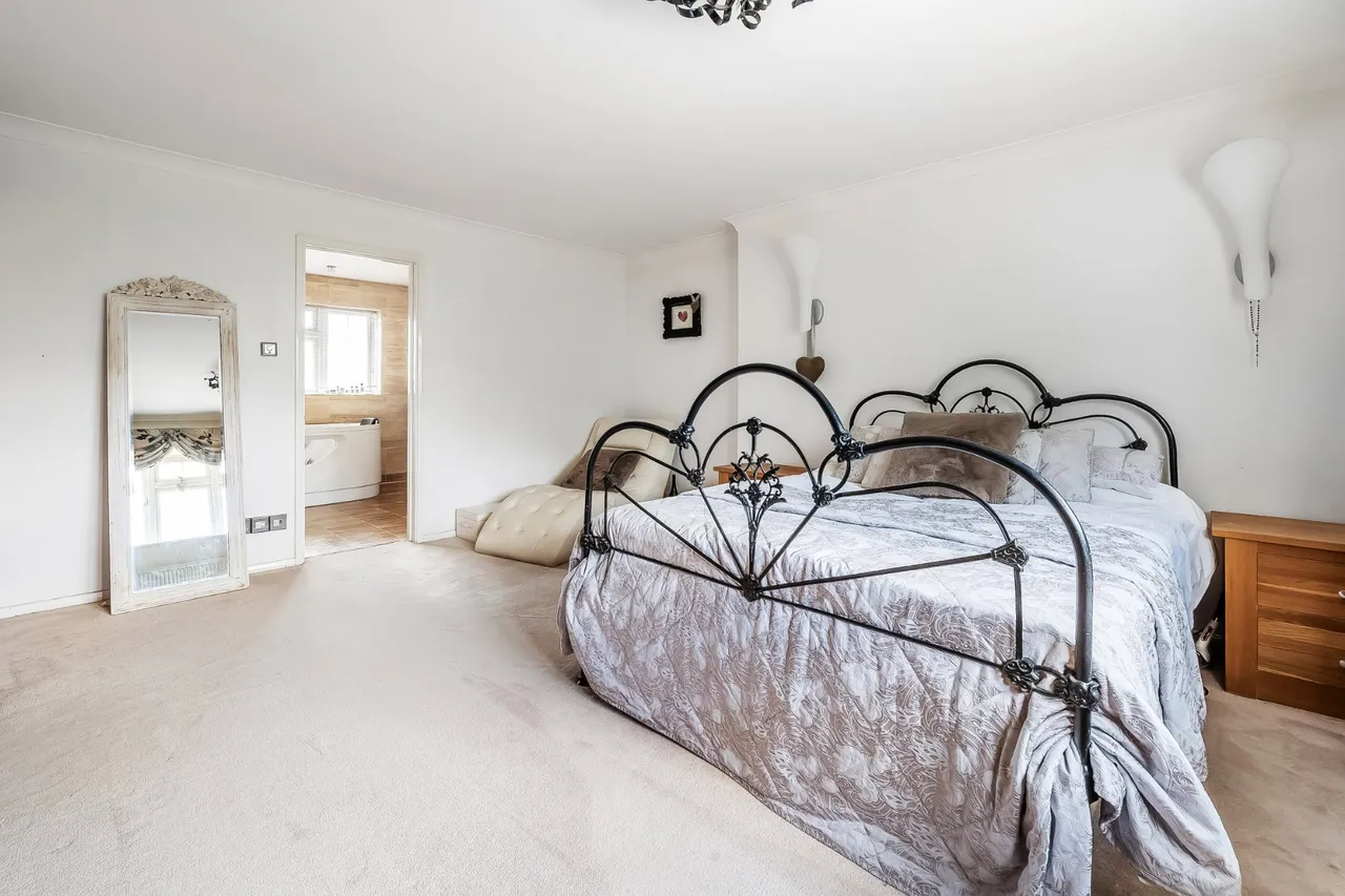 Gales Close, Merrow, GU4, photo 26