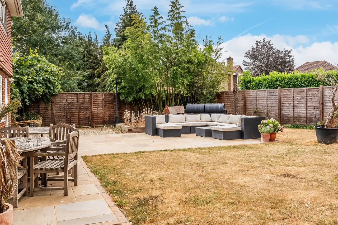 Gales Close, Merrow, GU4, photo 2