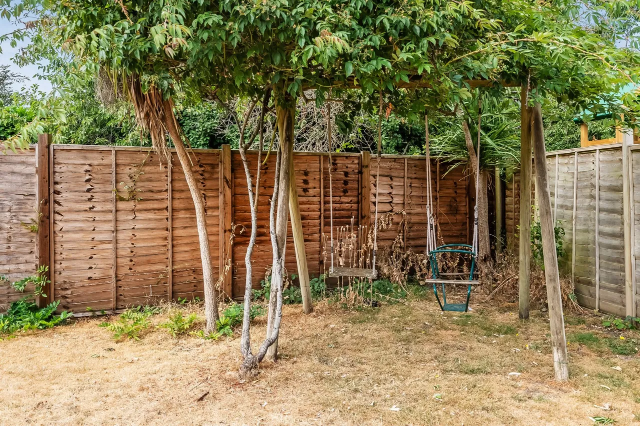 Gales Close, Merrow, GU4, photo 11