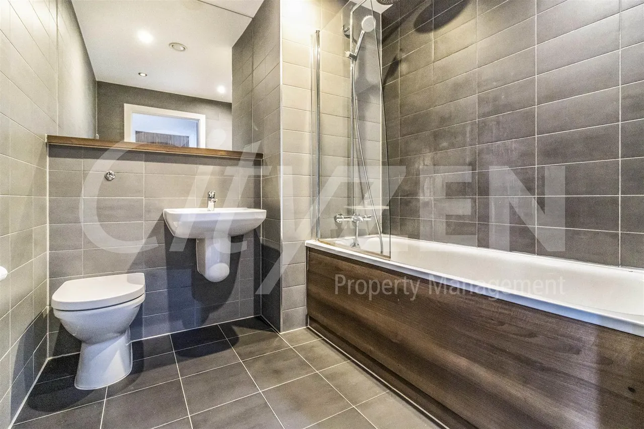 Ordsall Lane, Salford, M5, photo 5