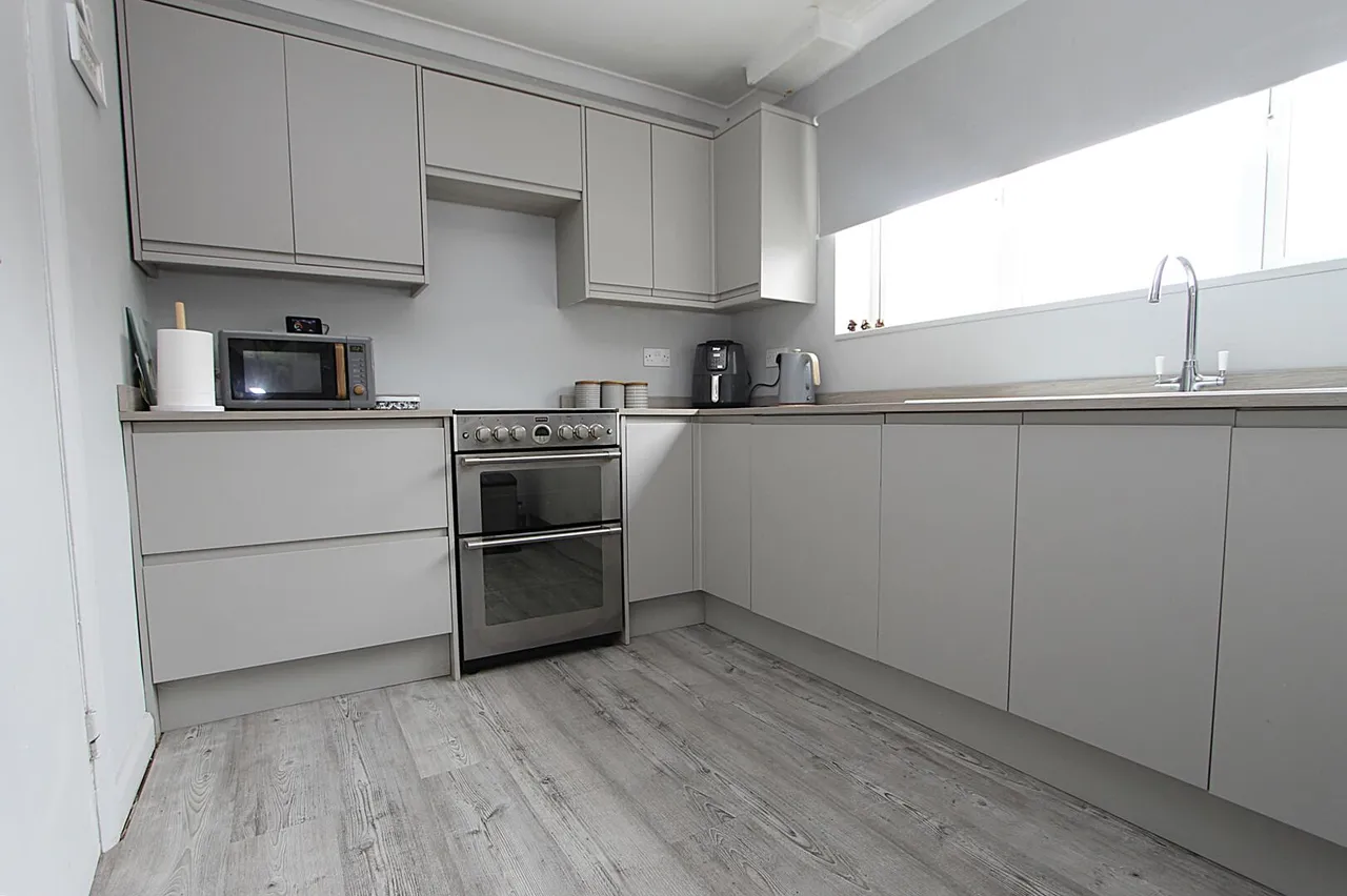 Brinton Crescent, Kidderminster, photo 6