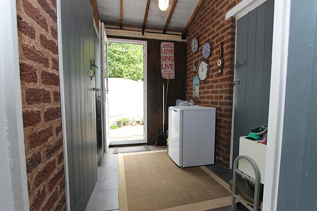 Brinton Crescent, Kidderminster, photo 14