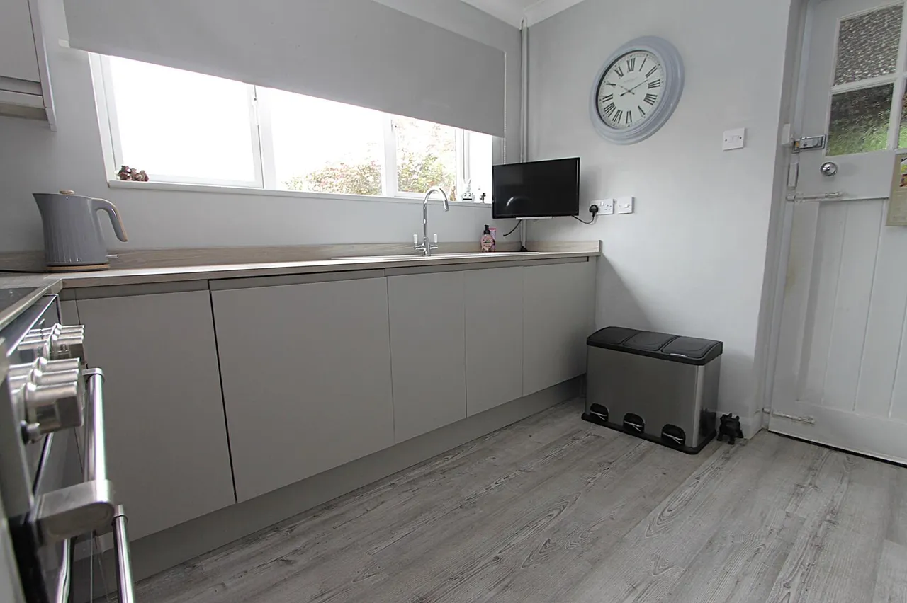 Brinton Crescent, Kidderminster, photo 7