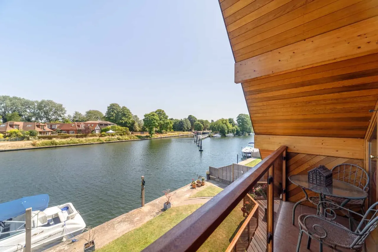 Riverside, Staines upon Thames, TW18, photo 19