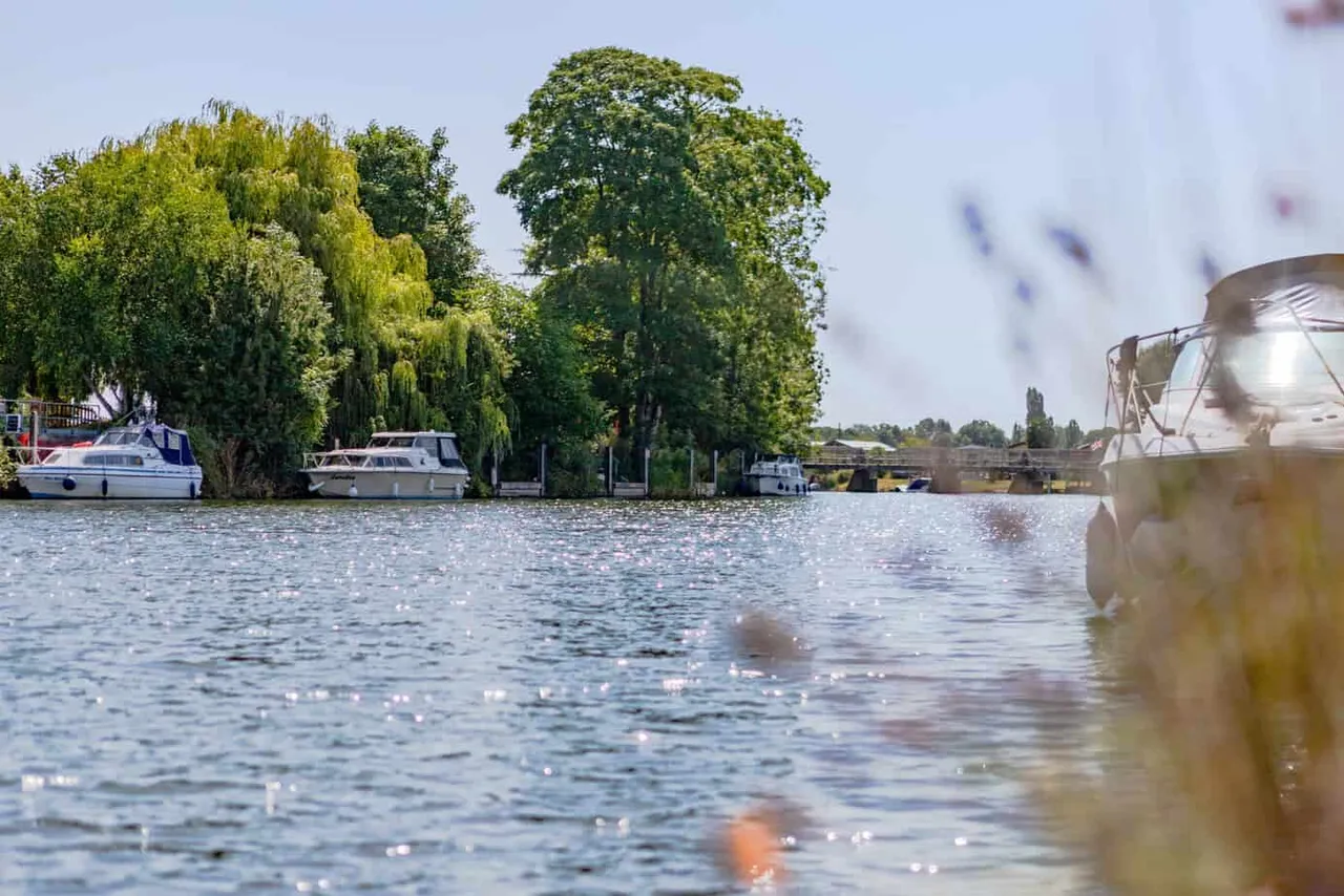 Riverside, Staines upon Thames, TW18, photo 28