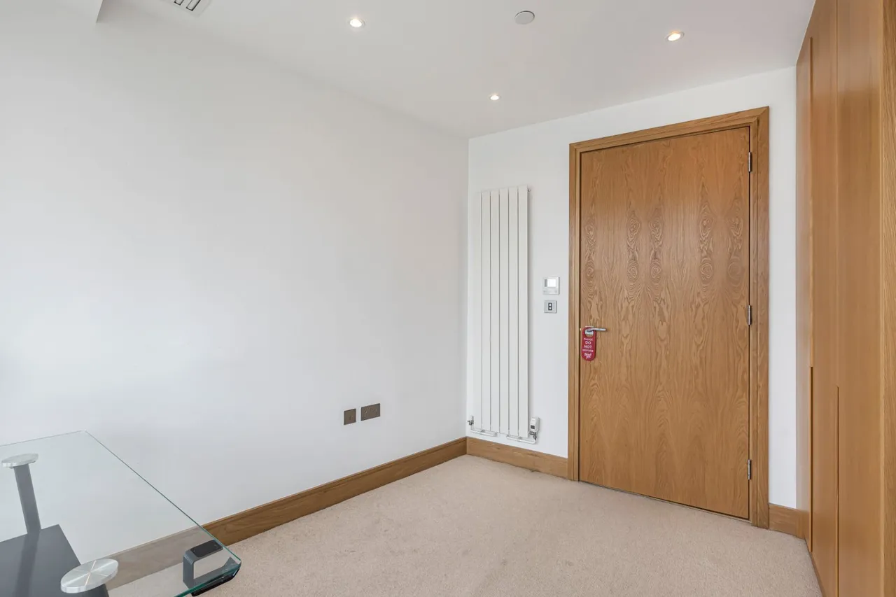 Crossharbour Plaza, London, E14, photo 11