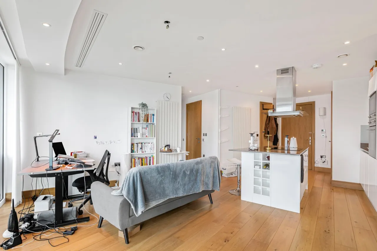 Crossharbour Plaza, London, E14, photo 12