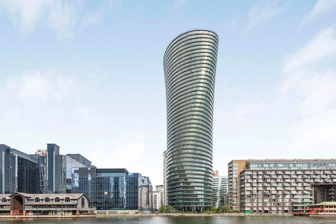Crossharbour Plaza, London, E14, photo 17
