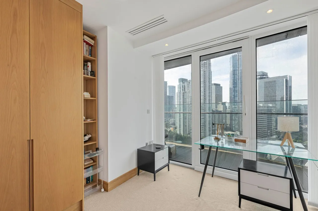 Crossharbour Plaza, London, E14, photo 20