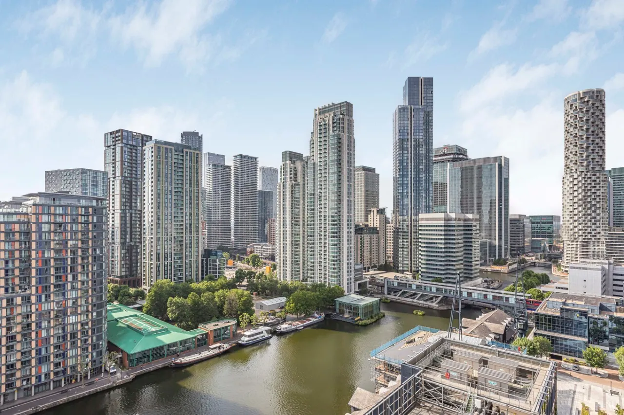 Crossharbour Plaza, London, E14, photo 9