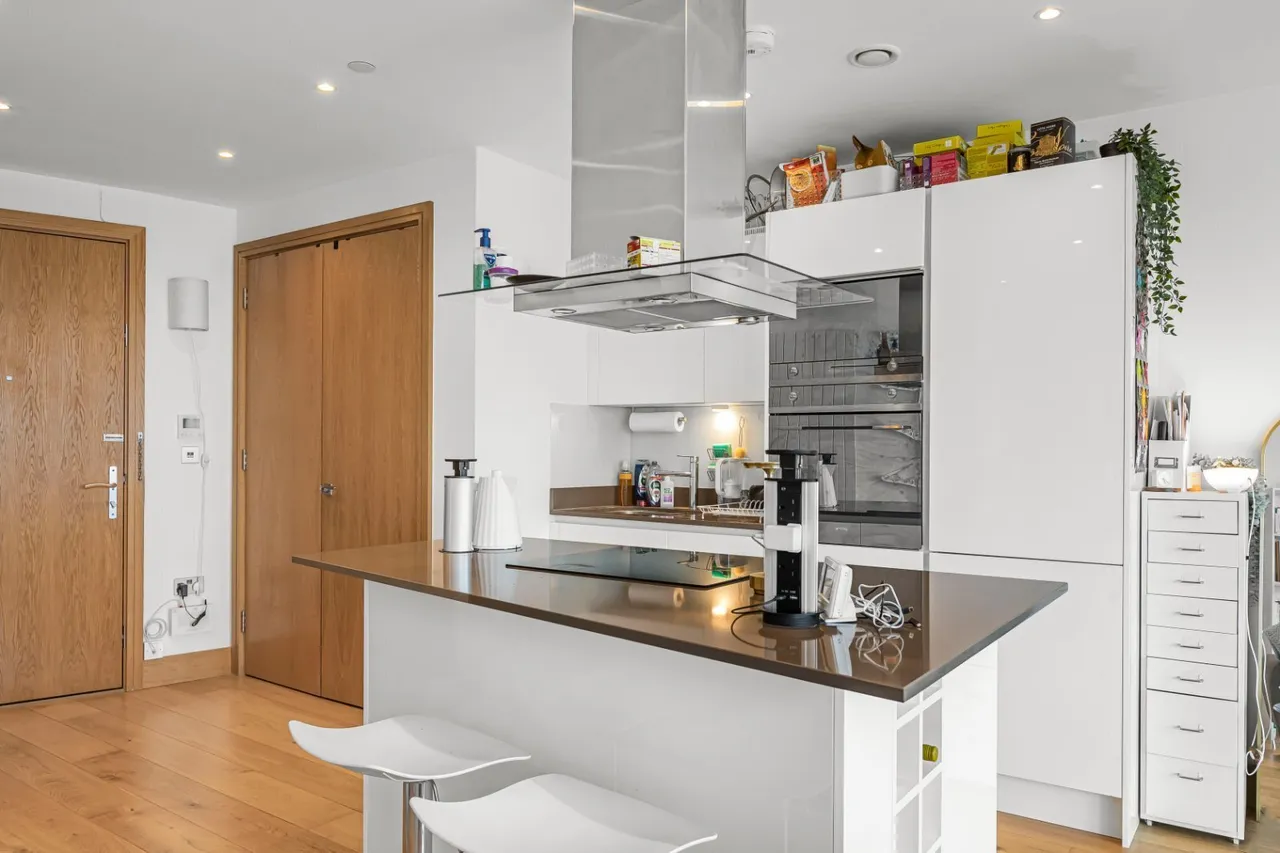 Crossharbour Plaza, London, E14, photo 14