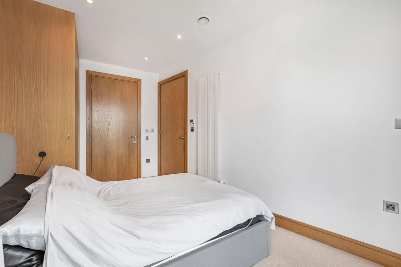 Crossharbour Plaza, London, E14, photo 8