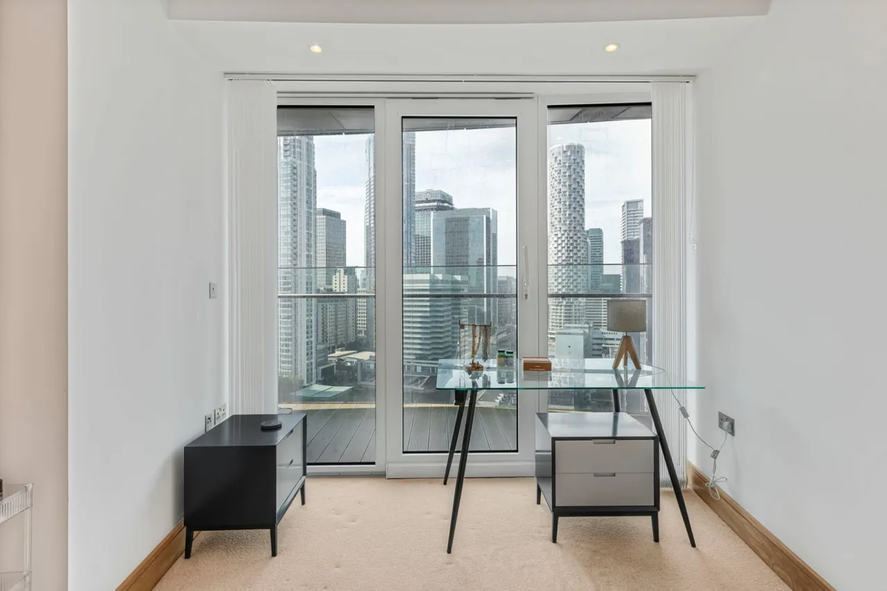 Crossharbour Plaza, London, E14, photo 19