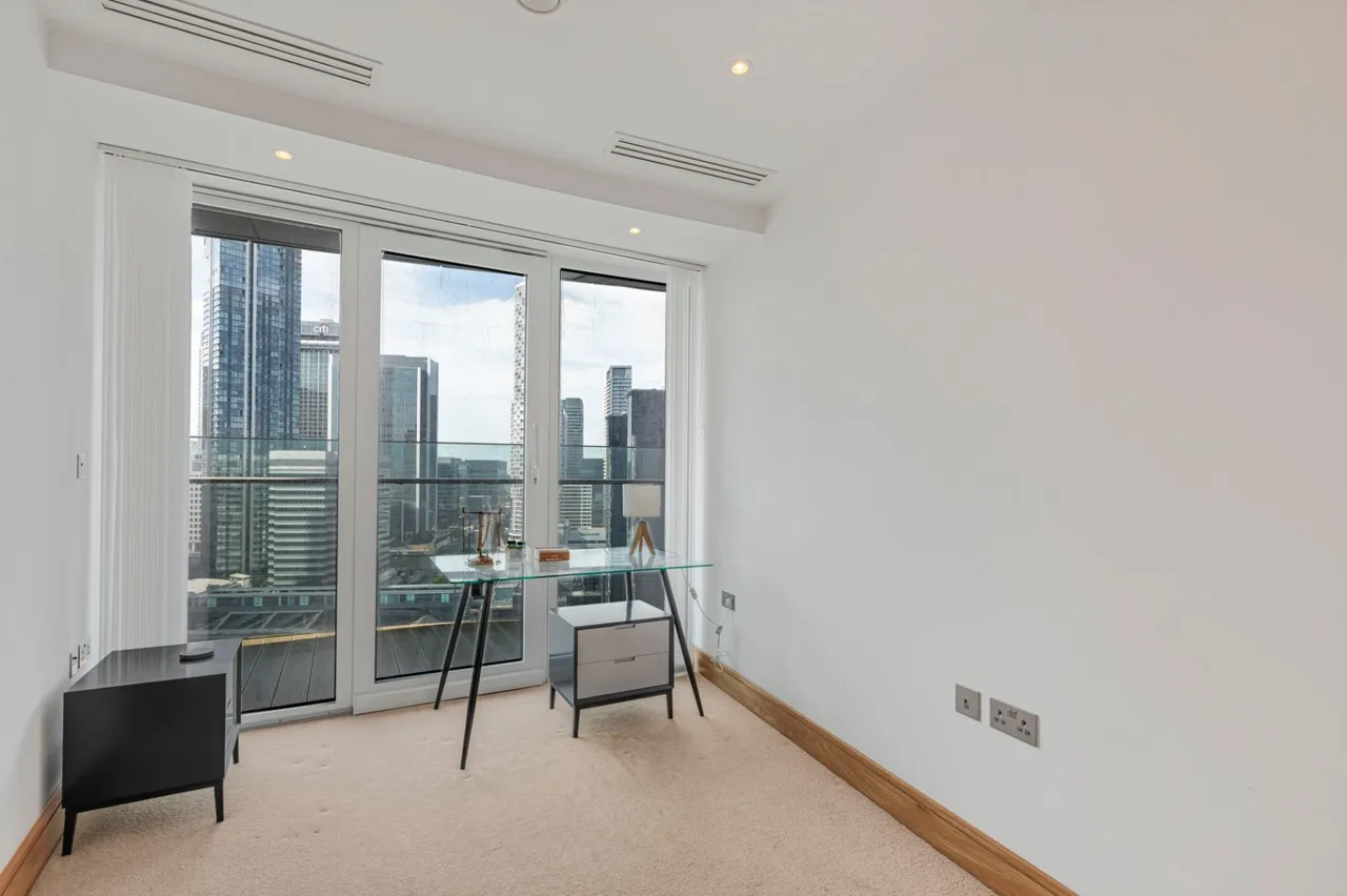 Crossharbour Plaza, London, E14, photo 10