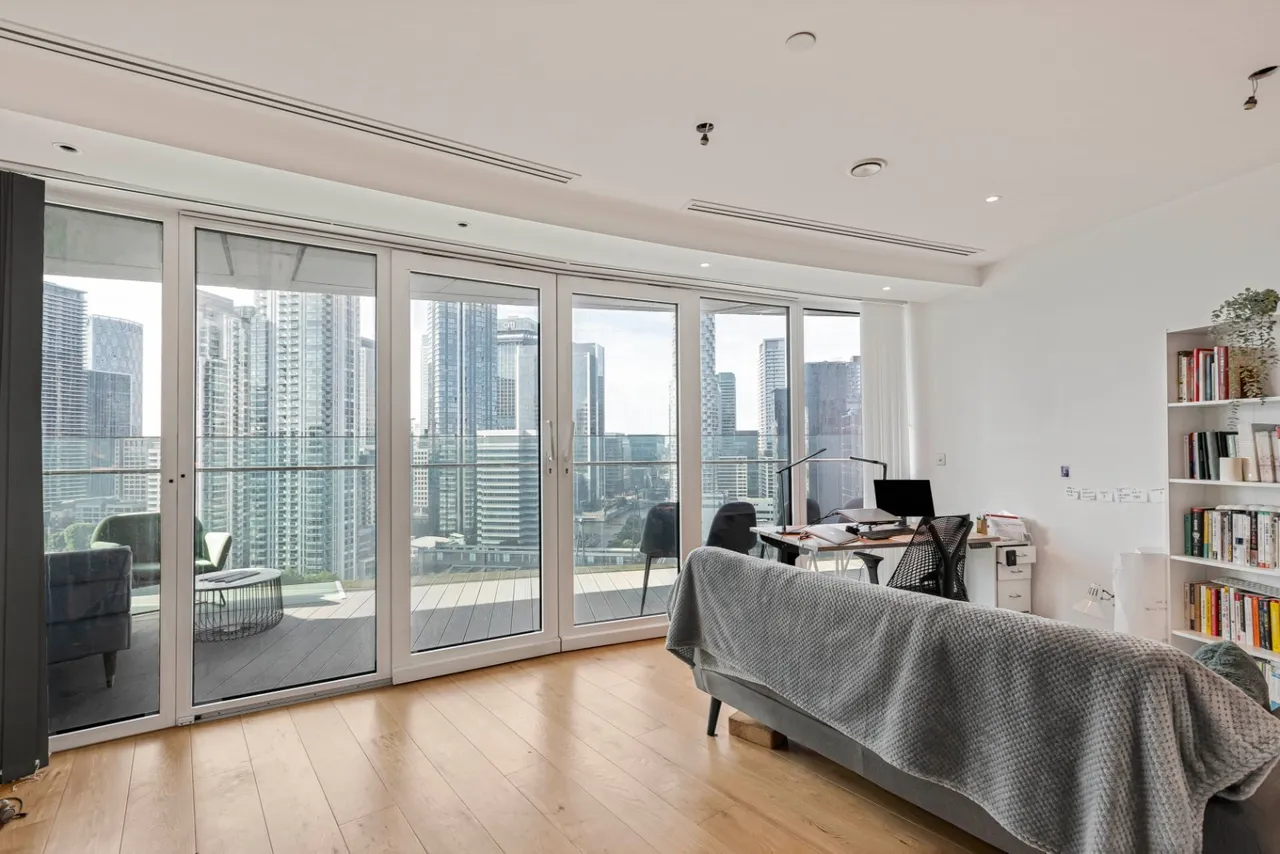 Crossharbour Plaza, London, E14, photo 24