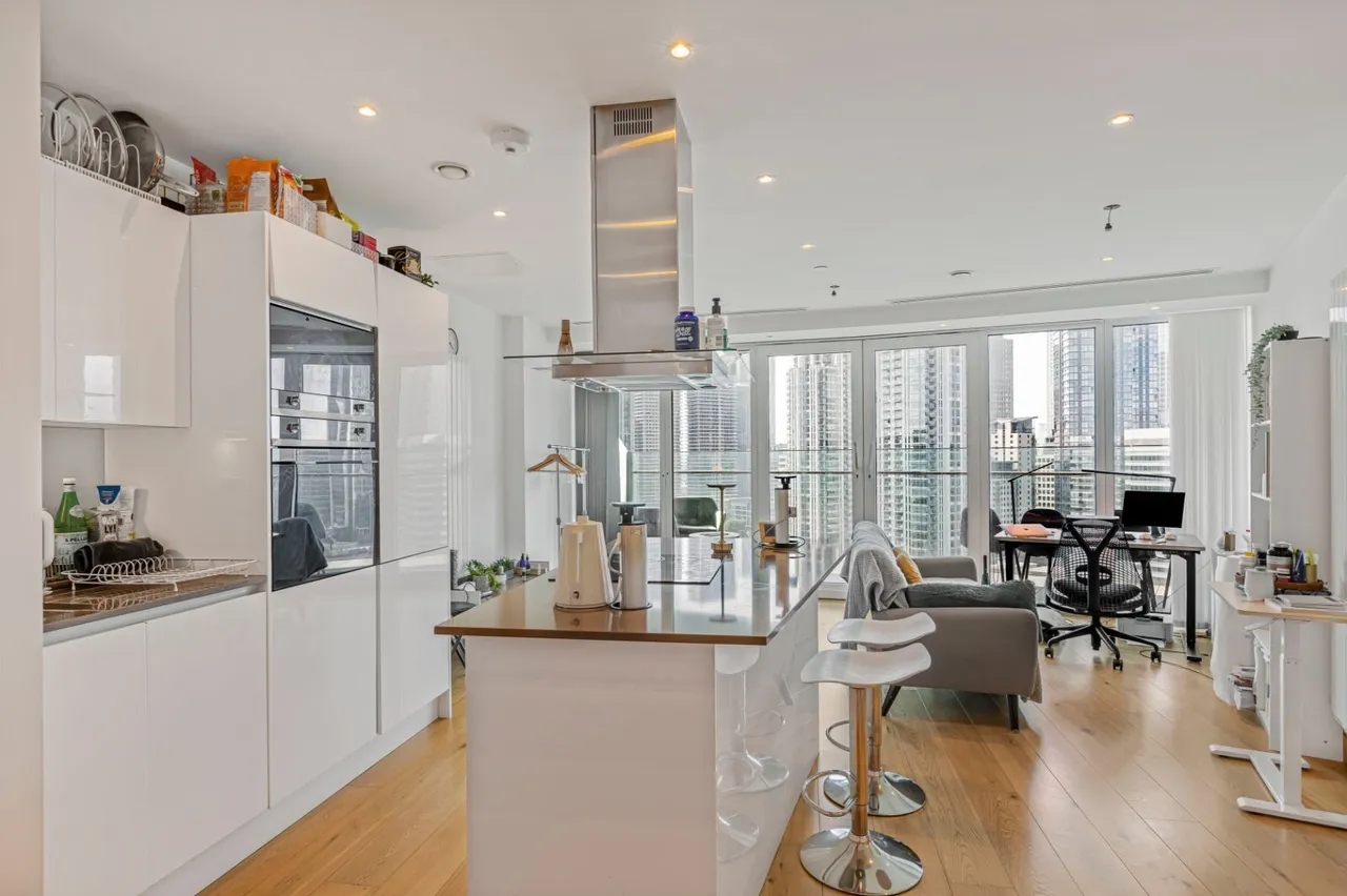 Crossharbour Plaza, London, E14, photo 5