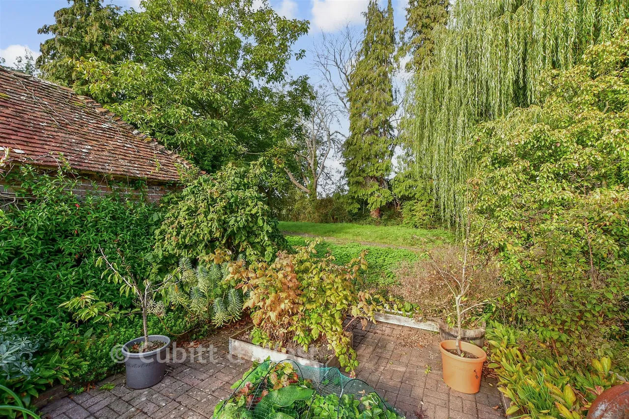 North Street, Westbourne, PO10, photo 11
