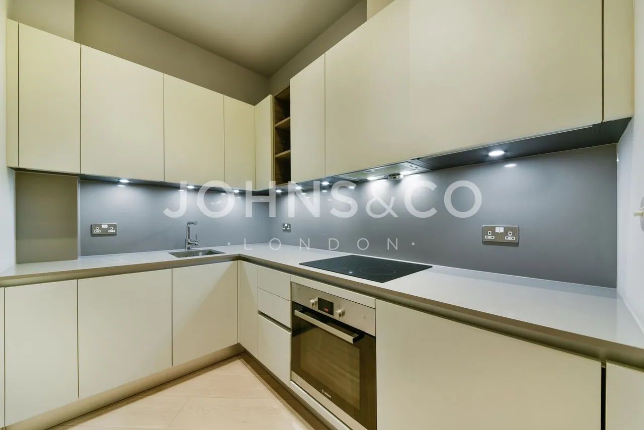 Market Place, Brentford, TW8, photo 2