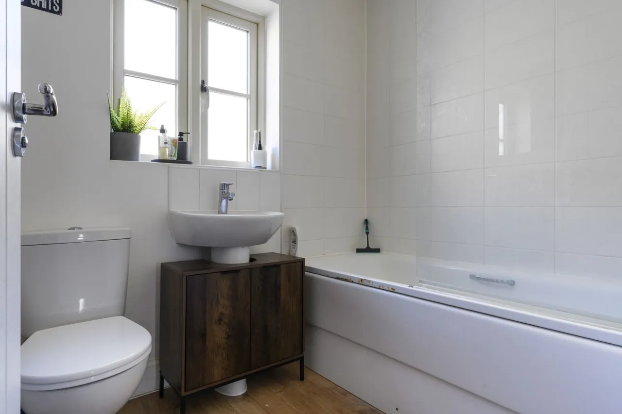 Brays Avenue, Tetbury, GL8, photo 8