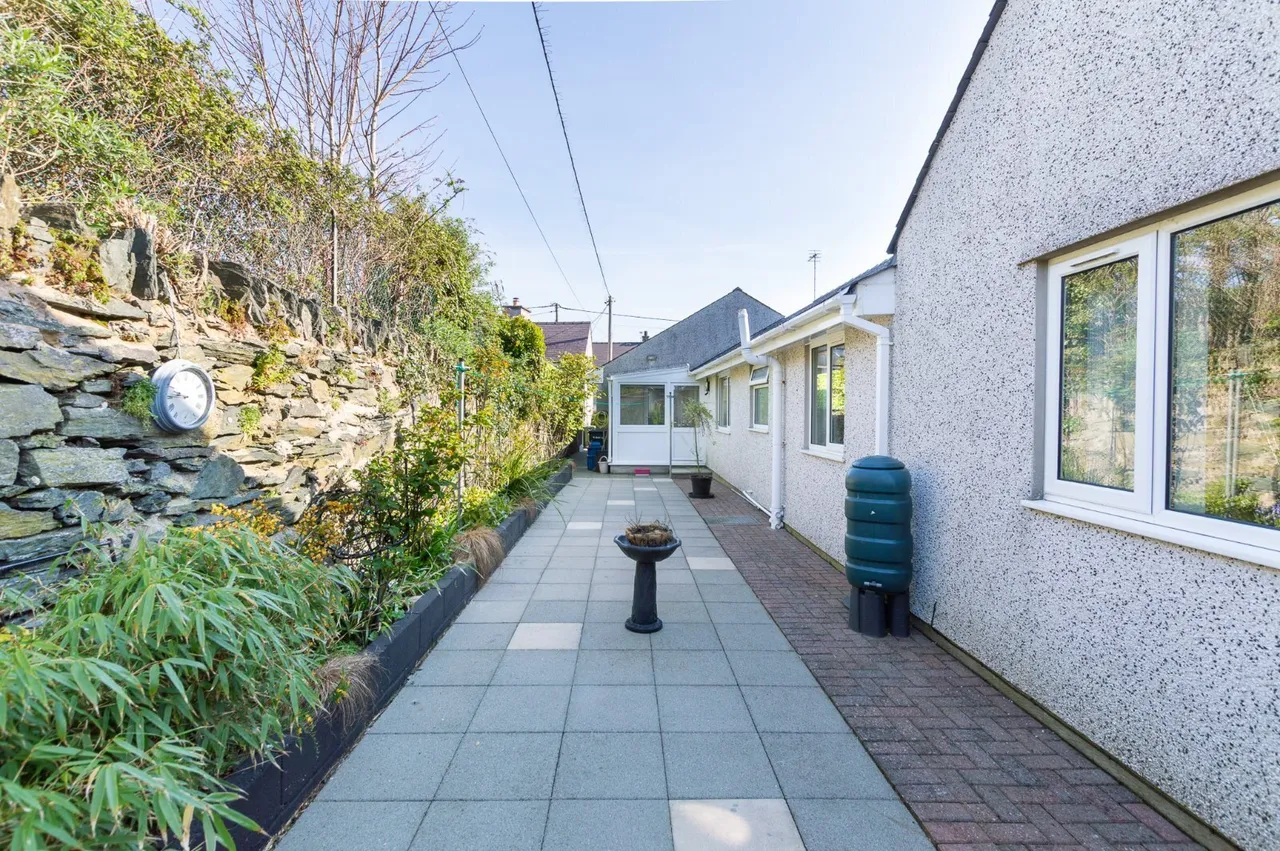 Chapel Street, Newborough, photo 15
