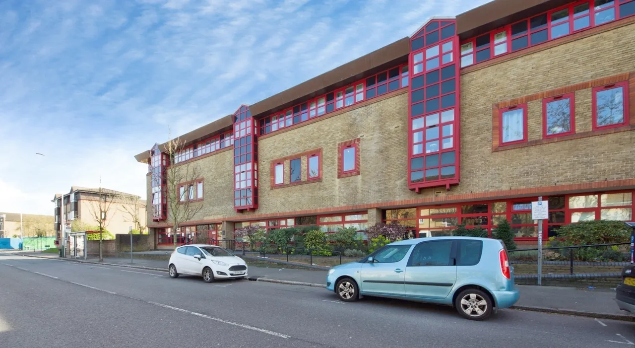 1 bed flat for sale — London Road, Romford, RM7
