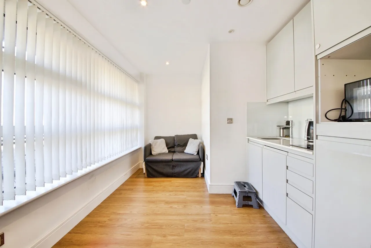 London Road, Romford, RM7, photo 5