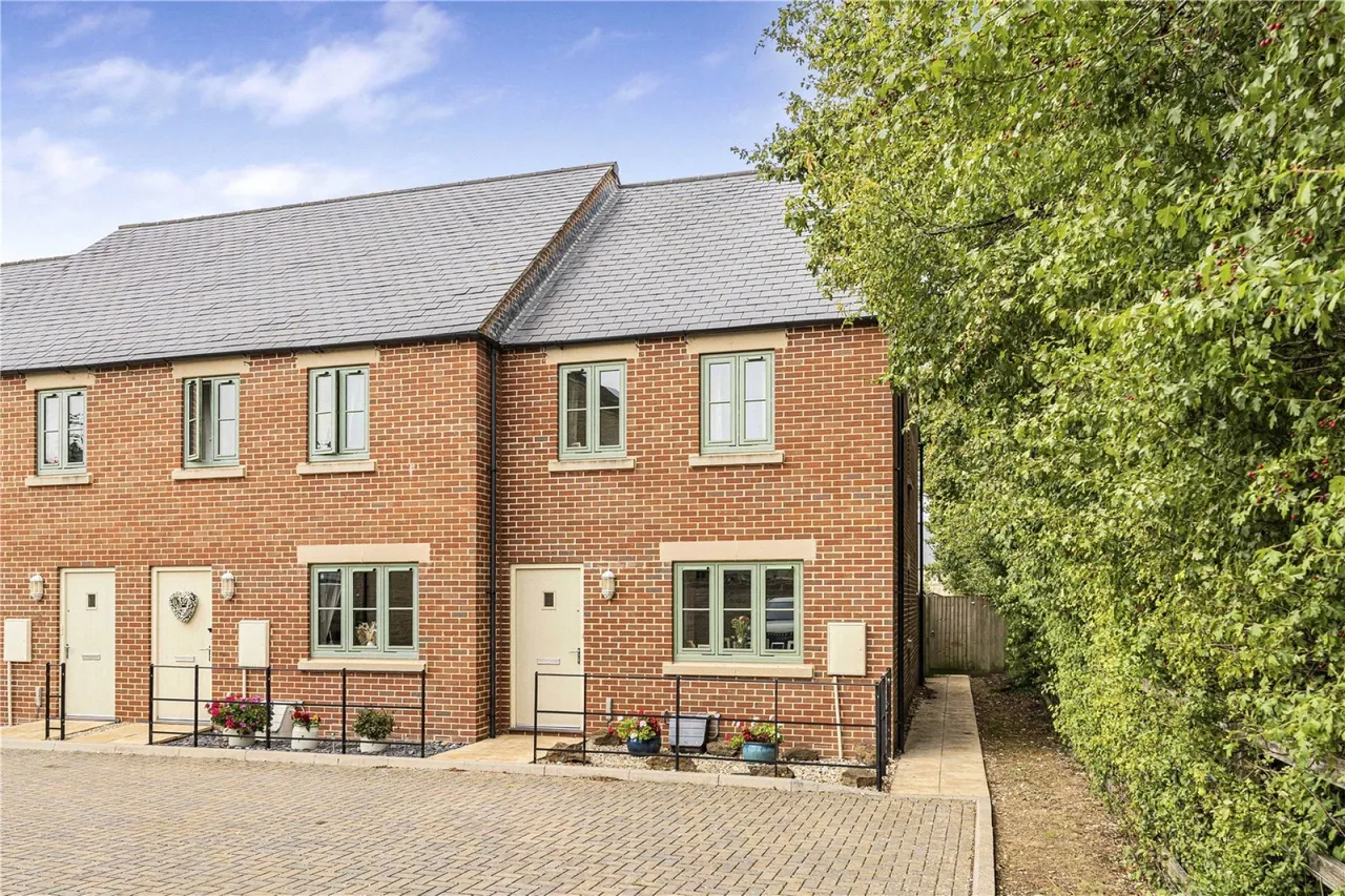 2 bed house for sale, Harmer Close, Cirencester, GL7