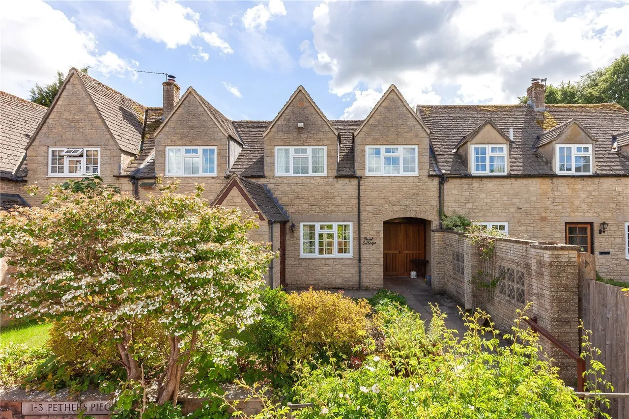 4 bed property for sale, Pethers Piece, Burford, OX18
