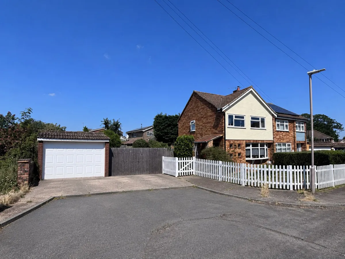 3 bed property for sale, Dorothy Gardens, Benfleet, SS7