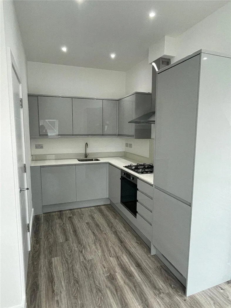 Tudor Gardens, Kingsbury, NW9, photo 2